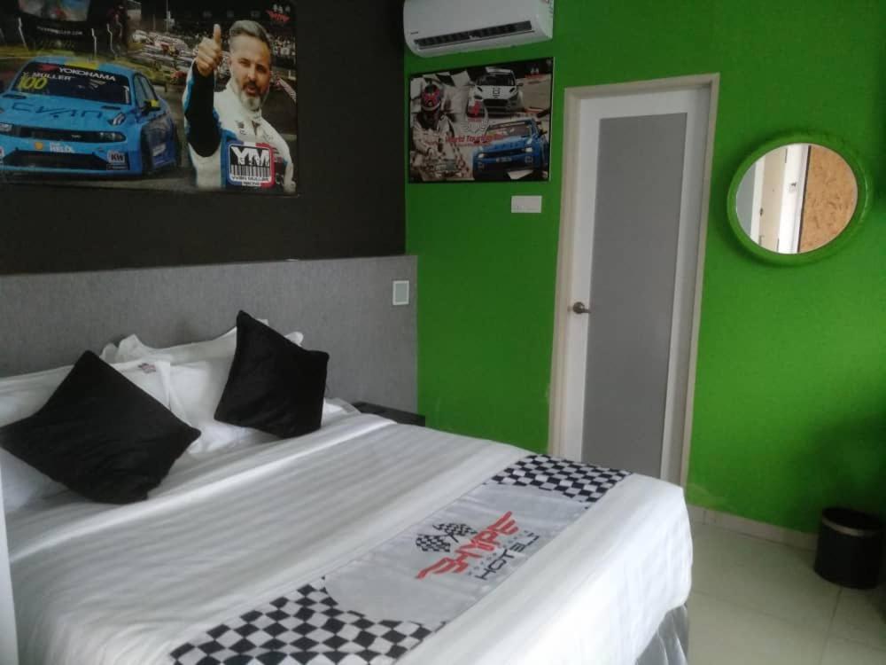 Hype Motorsports Hotel Pd Porto Dickson Exterior foto