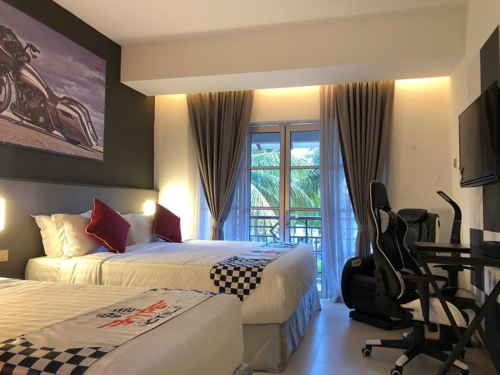 Hype Motorsports Hotel Pd Porto Dickson Exterior foto