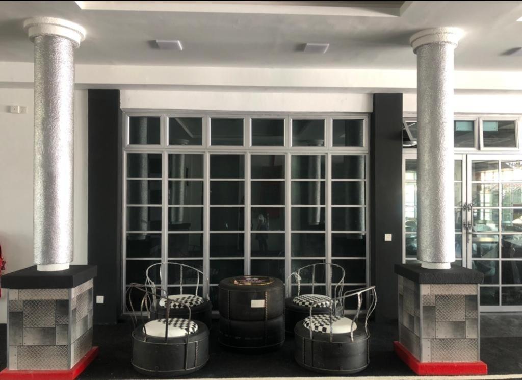 Hype Motorsports Hotel Pd Porto Dickson Exterior foto