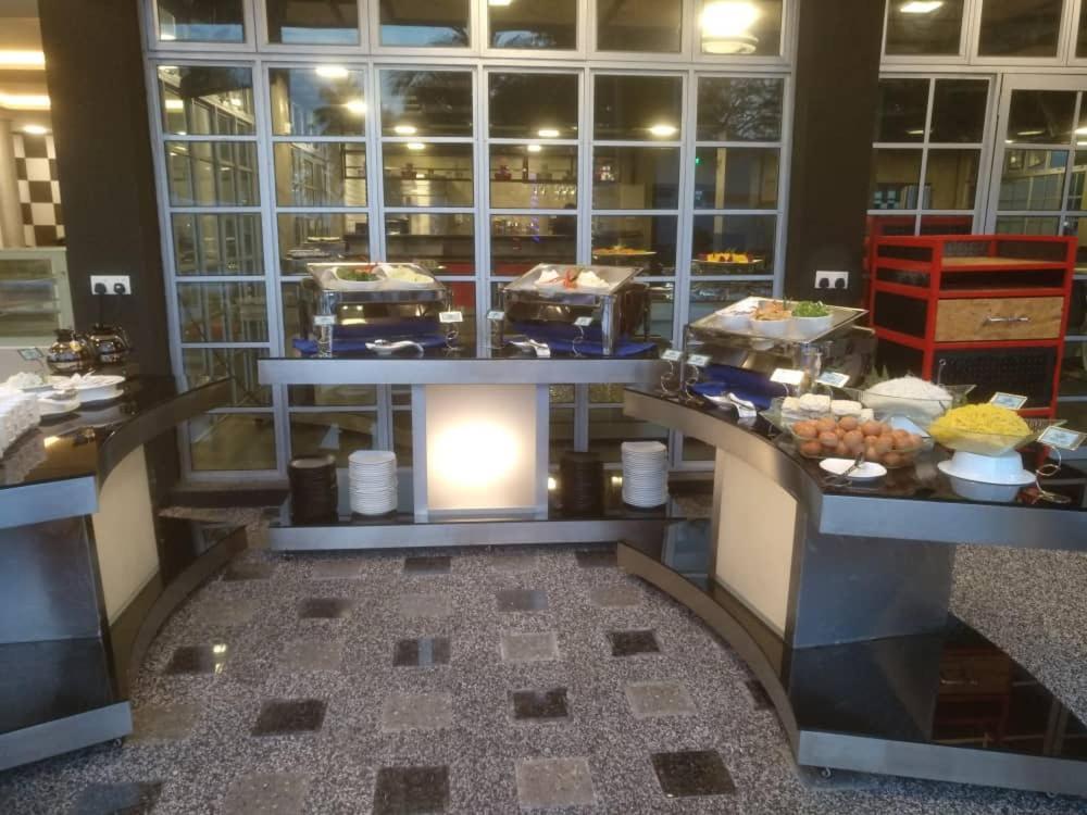 Hype Motorsports Hotel Pd Porto Dickson Exterior foto