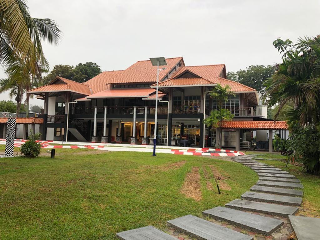 Hype Motorsports Hotel Pd Porto Dickson Exterior foto