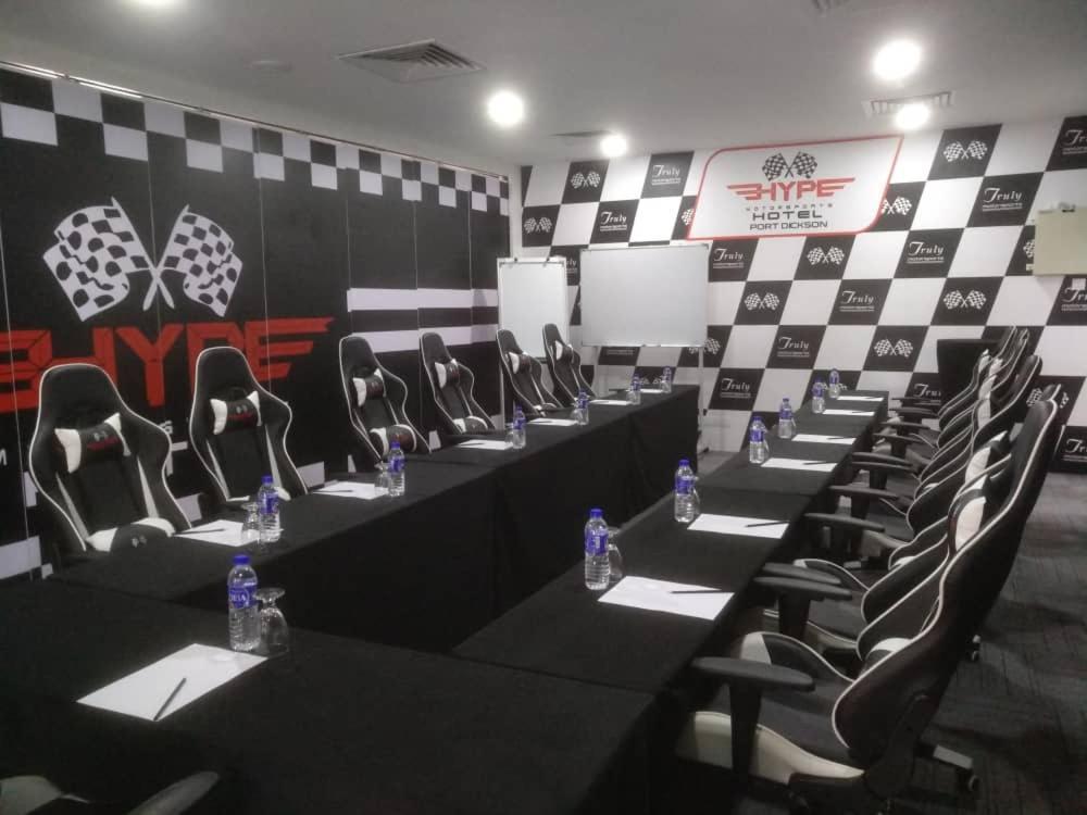 Hype Motorsports Hotel Pd Porto Dickson Exterior foto